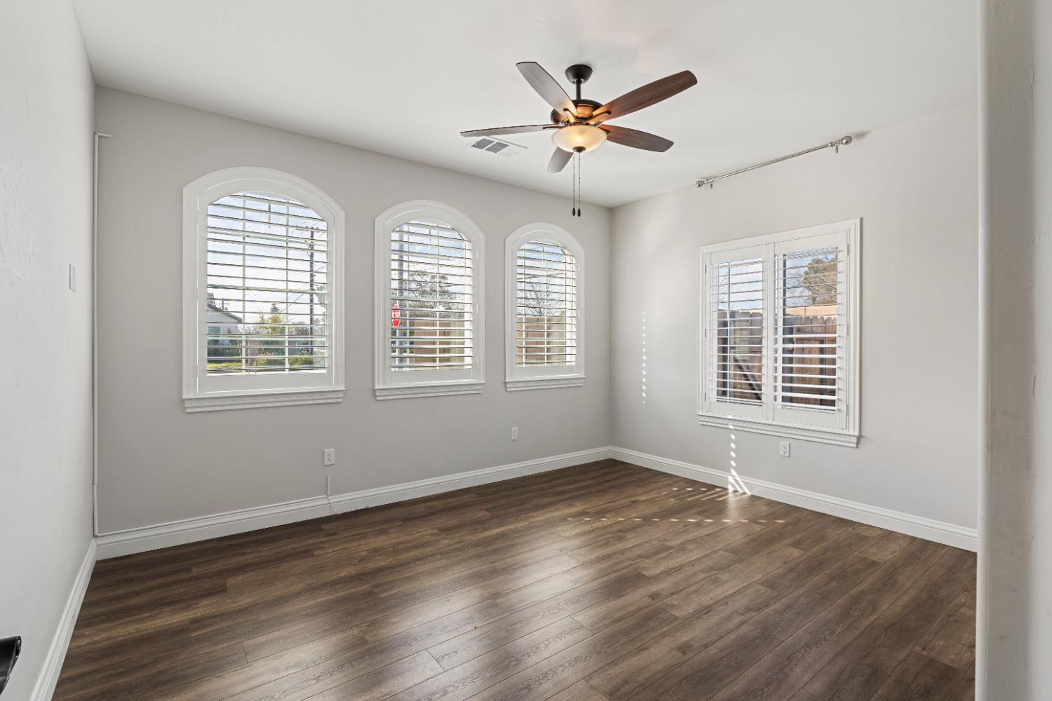 1684 W Berkshire Ln, Hanford, CA 93230