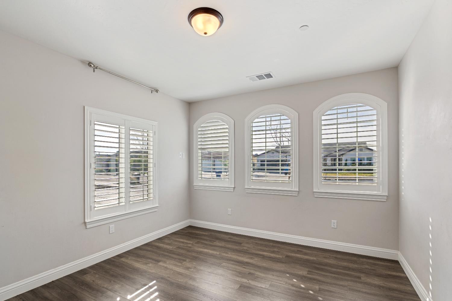 1684 W Berkshire Ln, Hanford, CA 93230