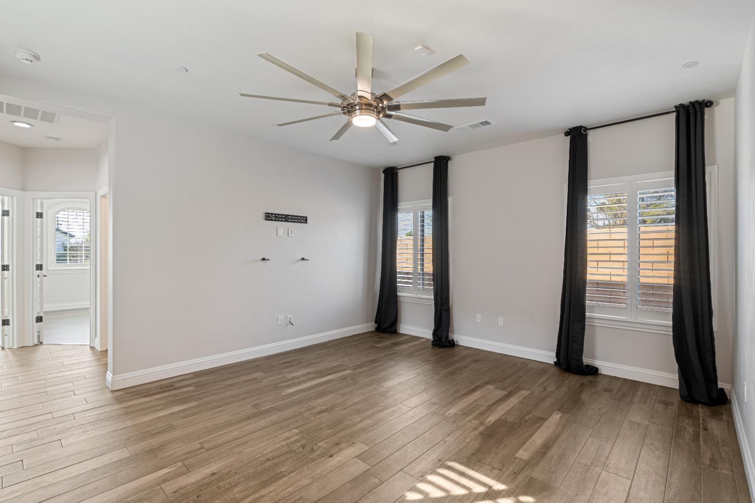 1684 W Berkshire Ln, Hanford, CA 93230