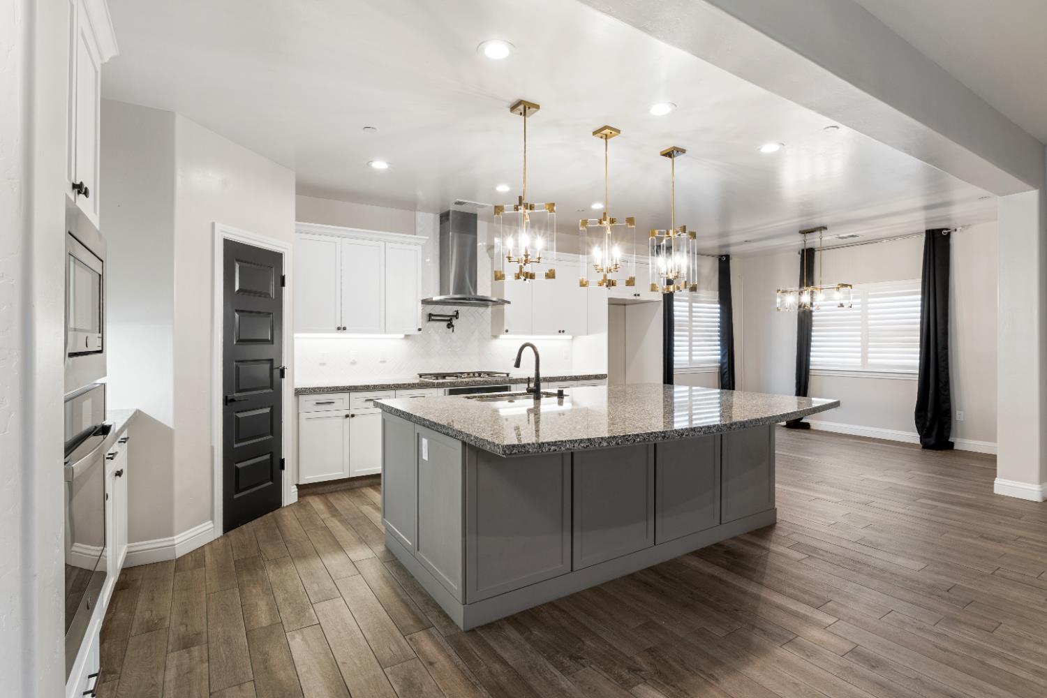 1684 W Berkshire Ln, Hanford, CA 93230