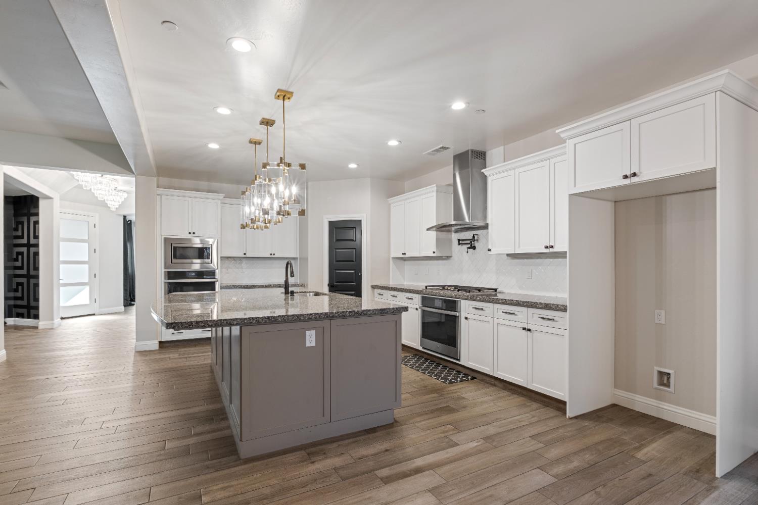 1684 W Berkshire Ln, Hanford, CA 93230