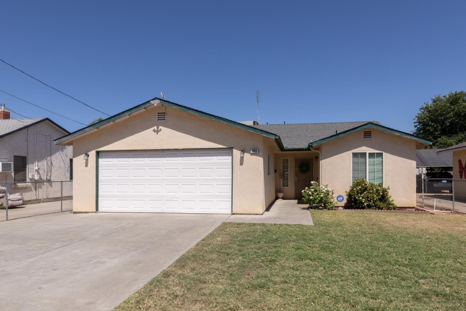 366 N Perry Ave, Dinuba, CA 93618