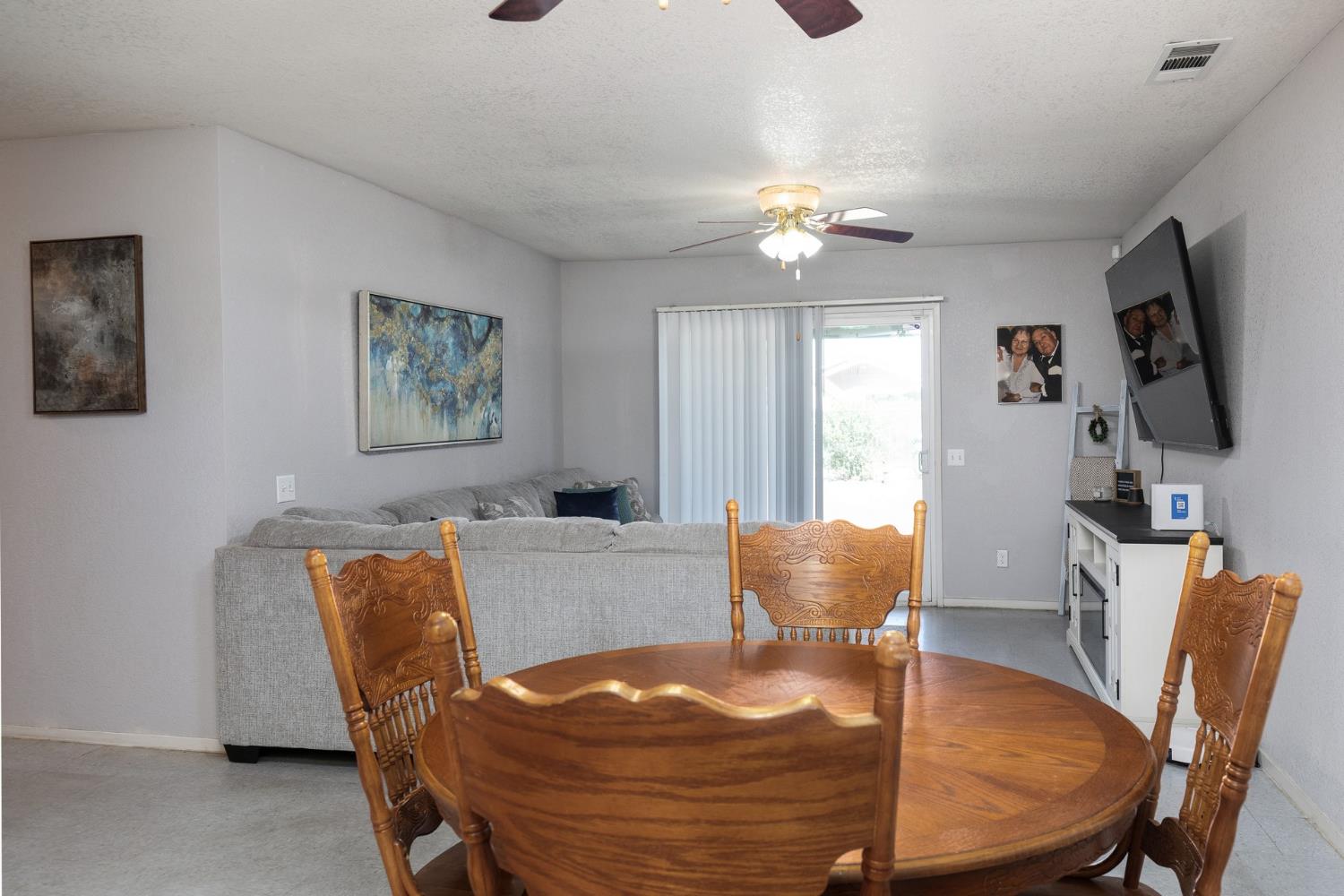 366 N Perry Ave, Dinuba, CA 93618