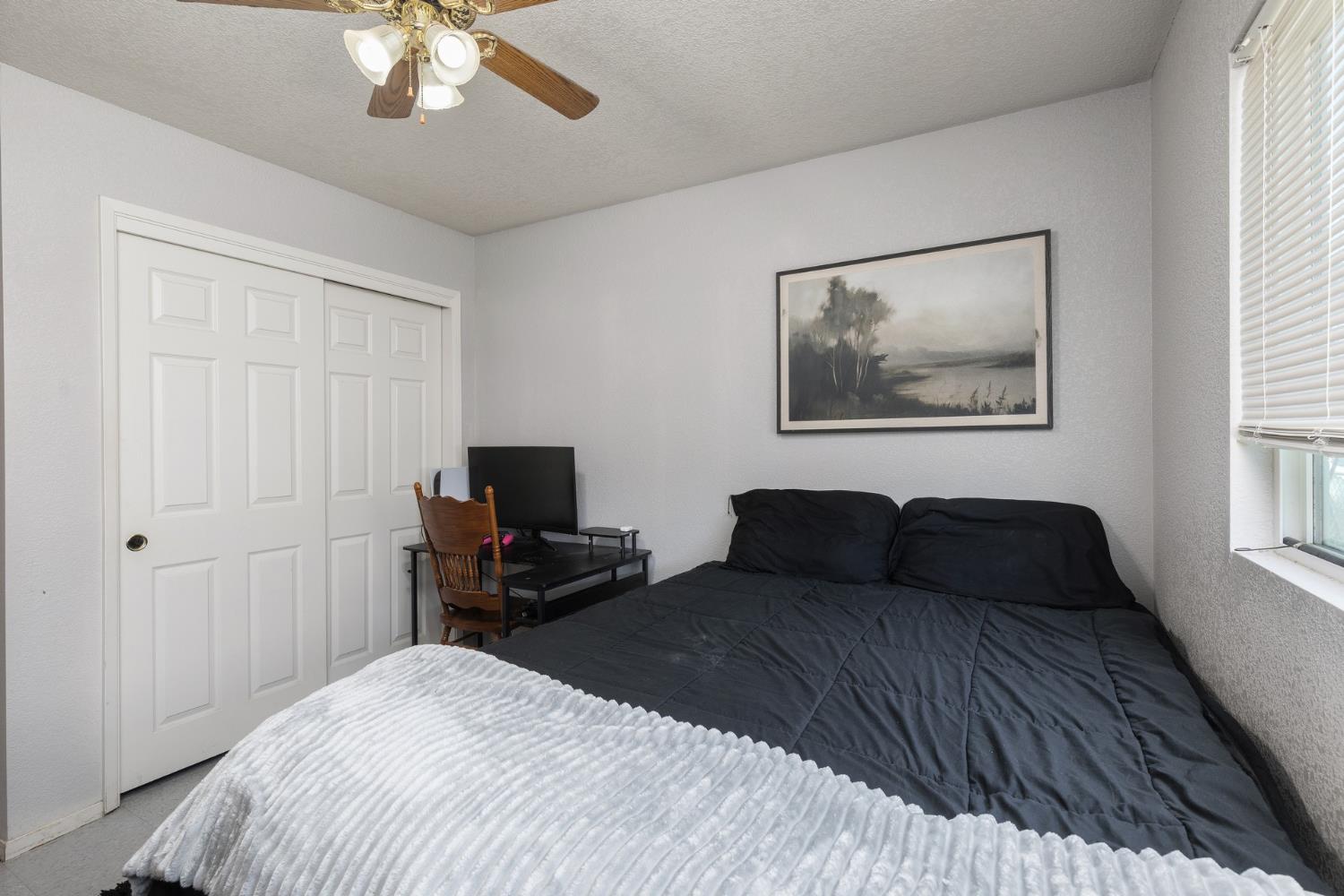366 N Perry Ave, Dinuba, CA 93618