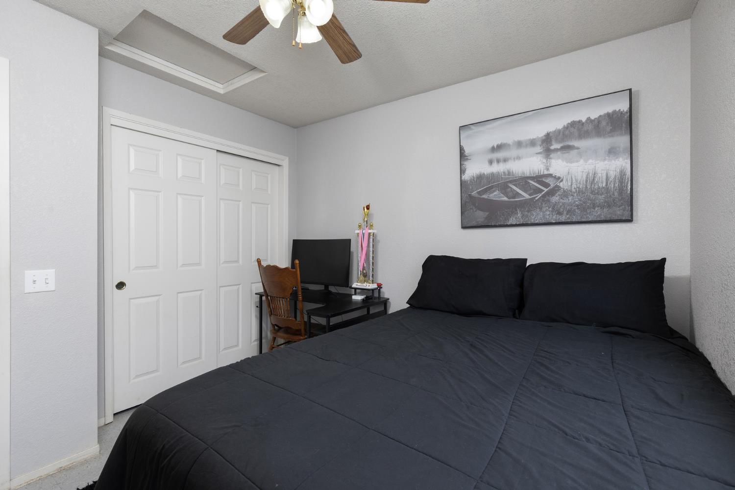366 N Perry Ave, Dinuba, CA 93618