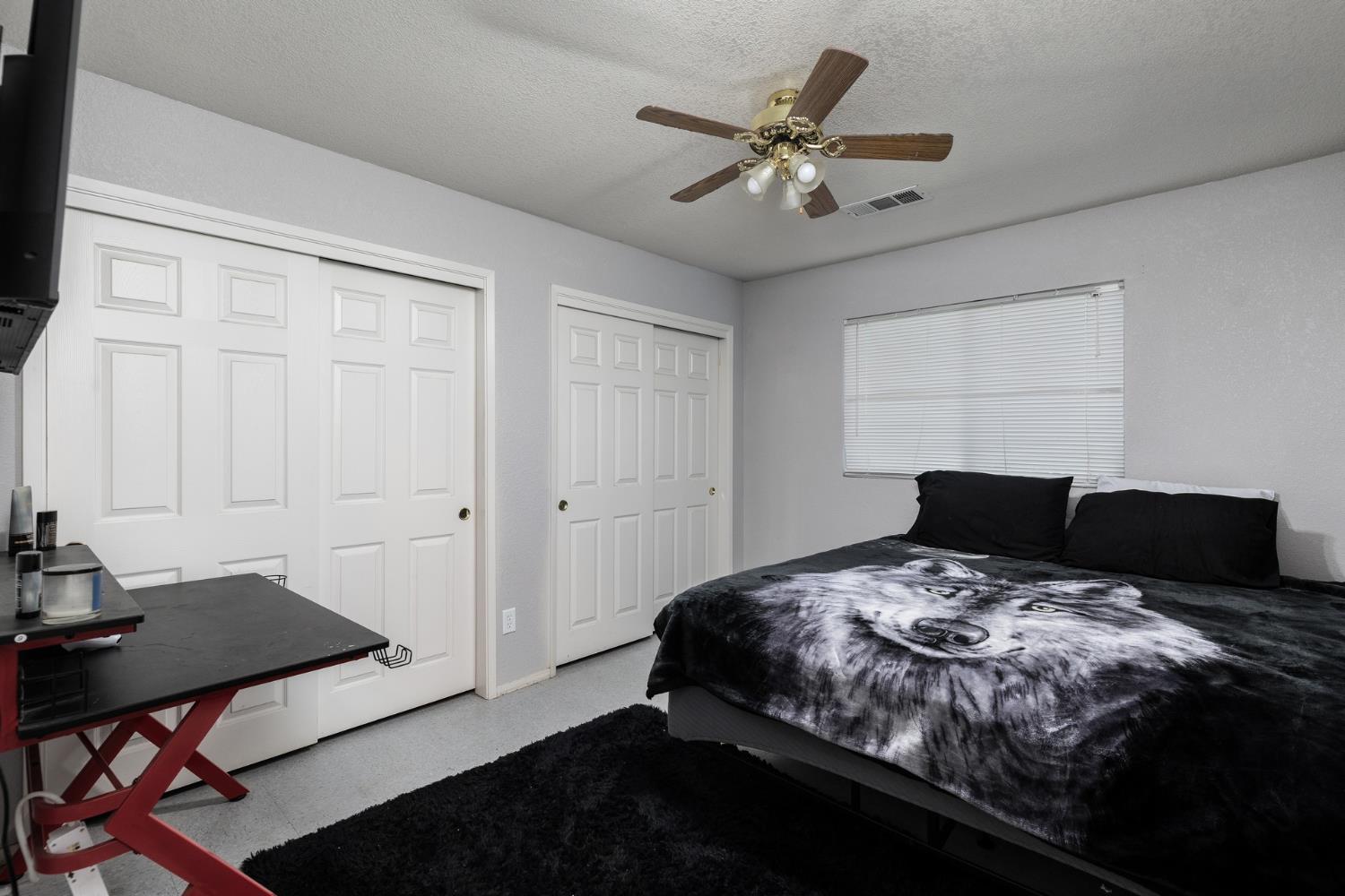 366 N Perry Ave, Dinuba, CA 93618