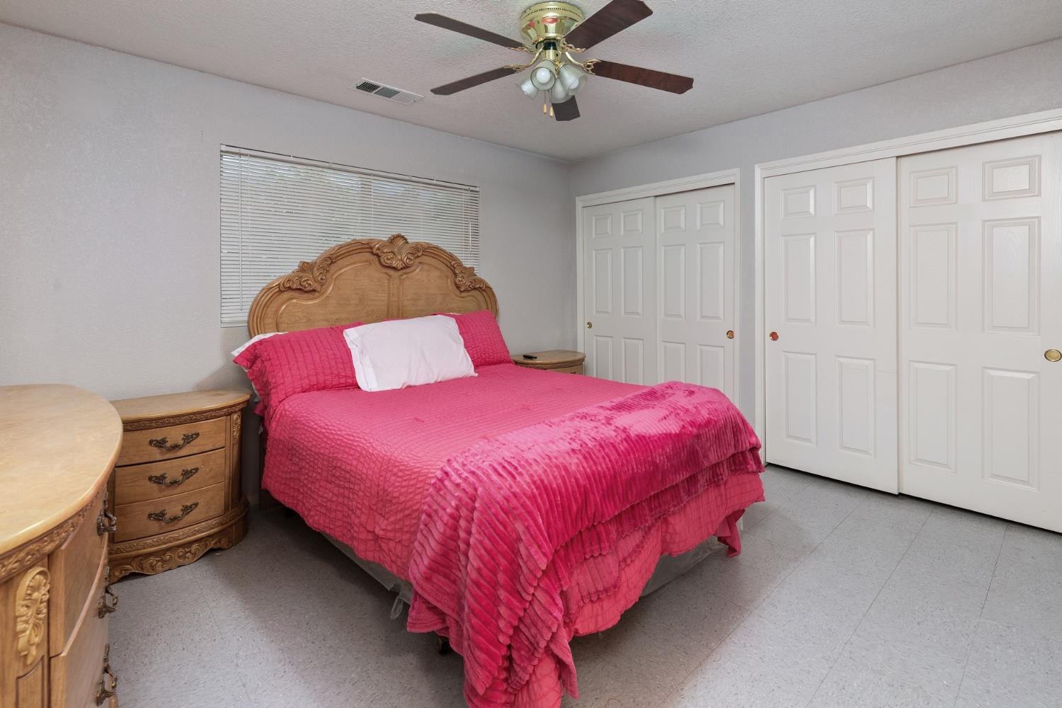 366 N Perry Ave, Dinuba, CA 93618
