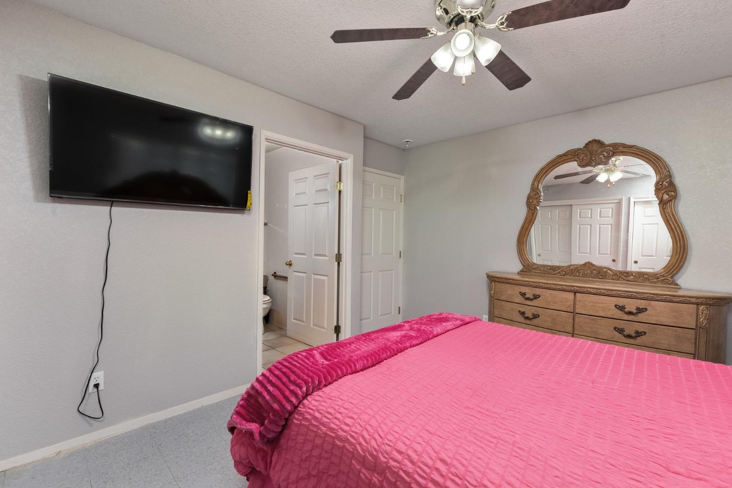 366 N Perry Ave, Dinuba, CA 93618