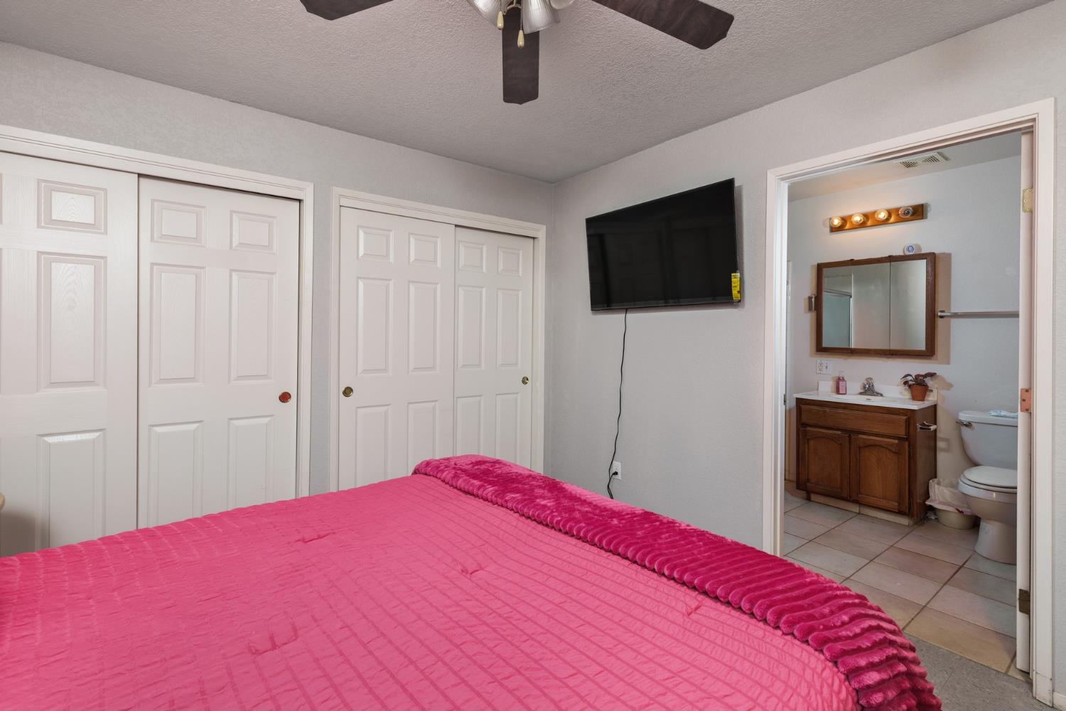 366 N Perry Ave, Dinuba, CA 93618