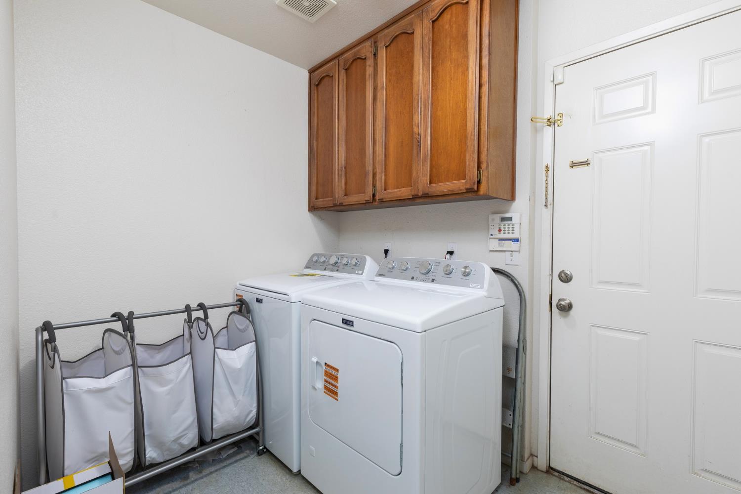 366 N Perry Ave, Dinuba, CA 93618