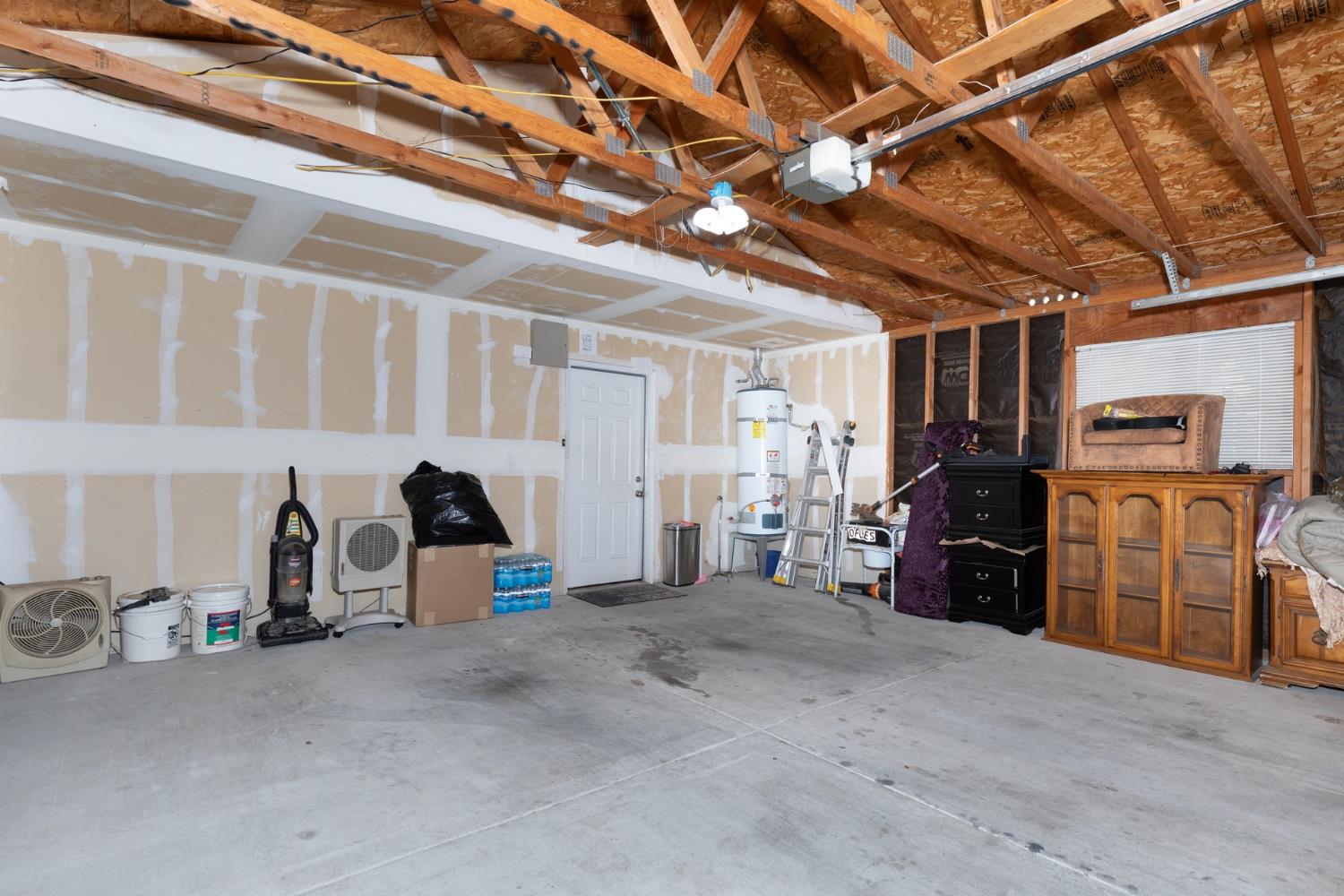 366 N Perry Ave, Dinuba, CA 93618