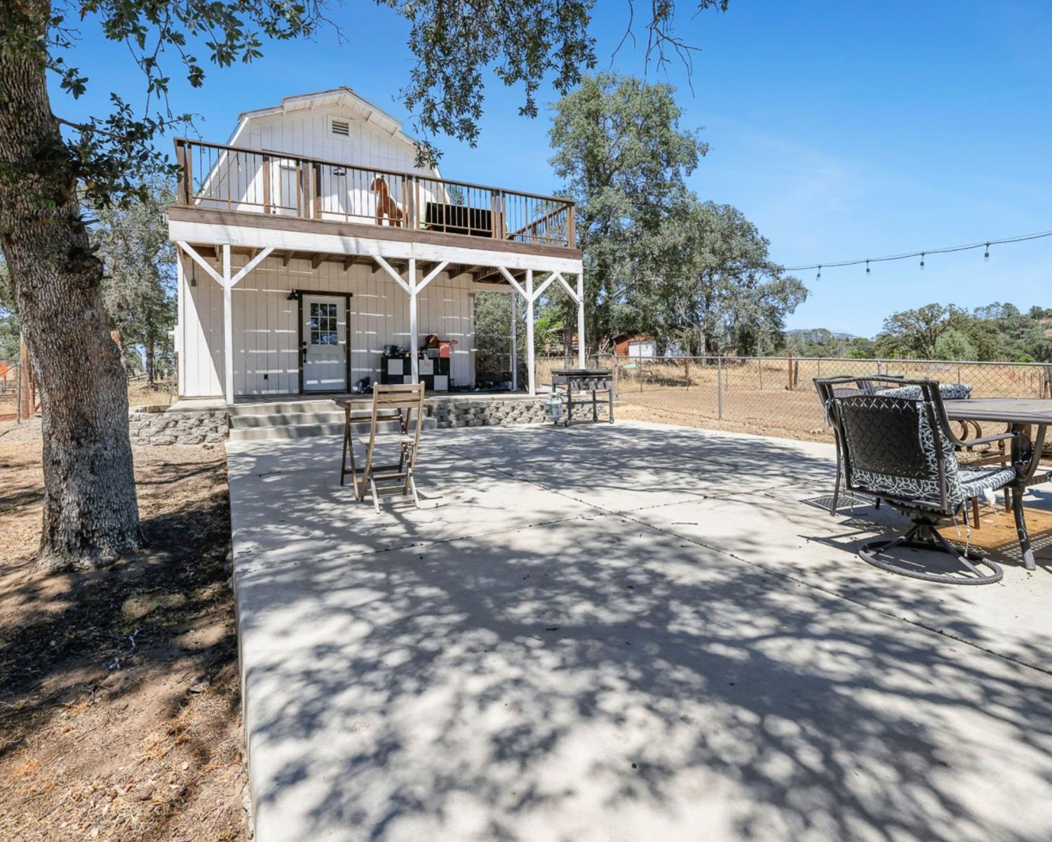 29696 Auberry Rd, Prather, CA 93651