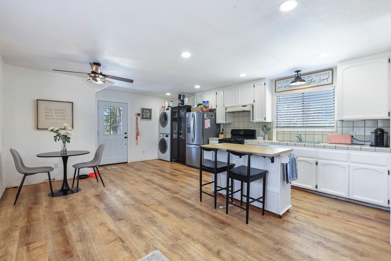 29696 Auberry Rd, Prather, CA 93651