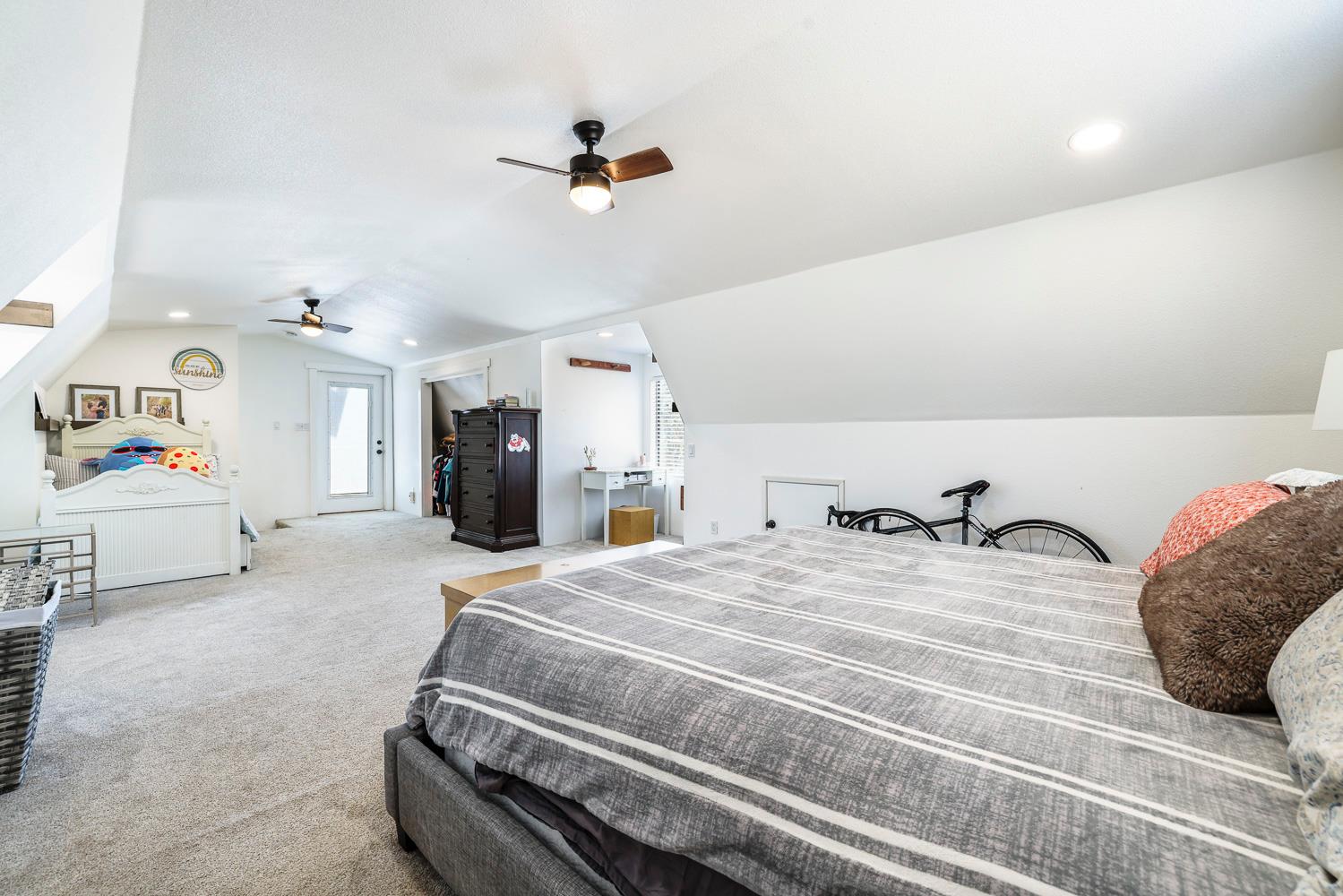 29696 Auberry Rd, Prather, CA 93651