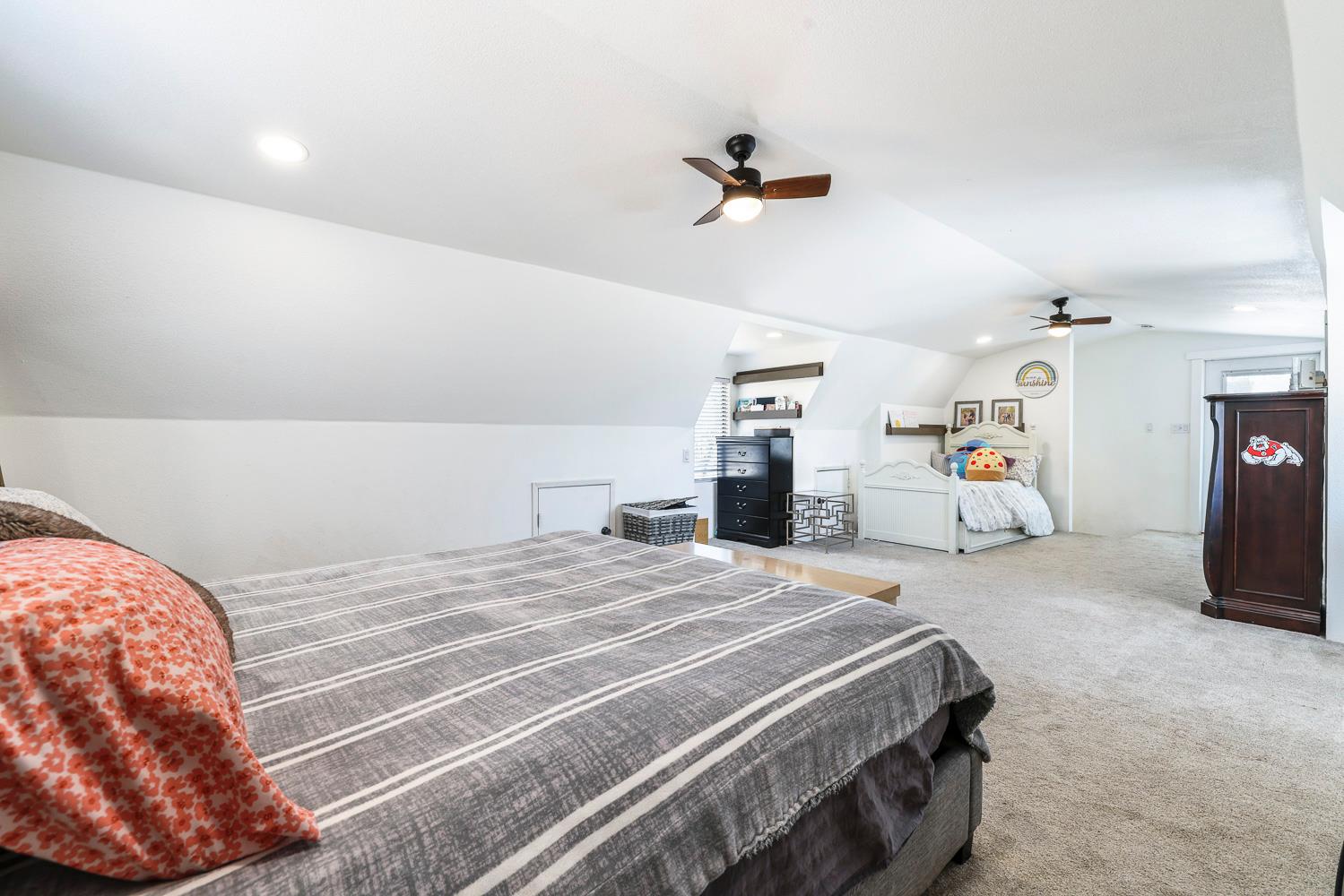 29696 Auberry Rd, Prather, CA 93651