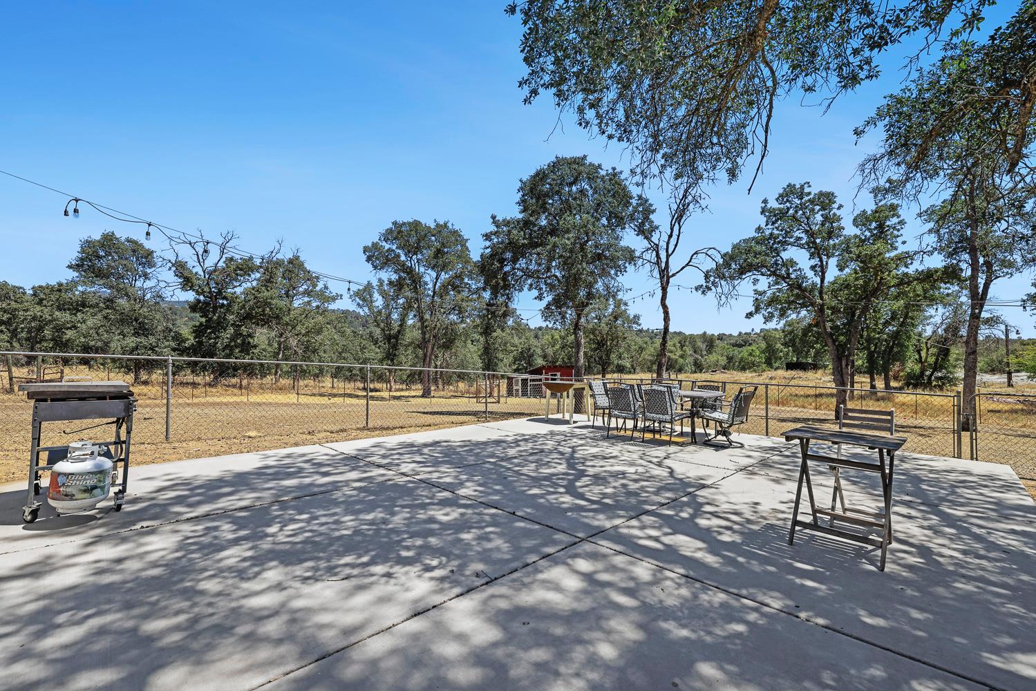 29696 Auberry Rd, Prather, CA 93651