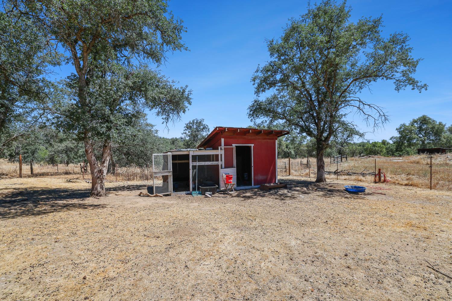 29696 Auberry Rd, Prather, CA 93651