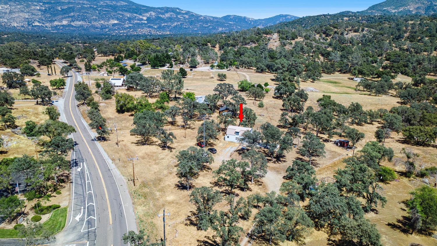 29696 Auberry Rd, Prather, CA 93651