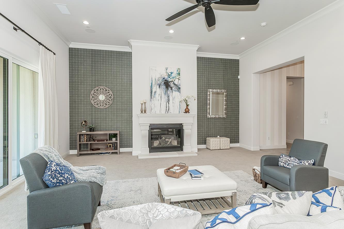 11609 N Sandy Par Dr, Fresno, CA 93730