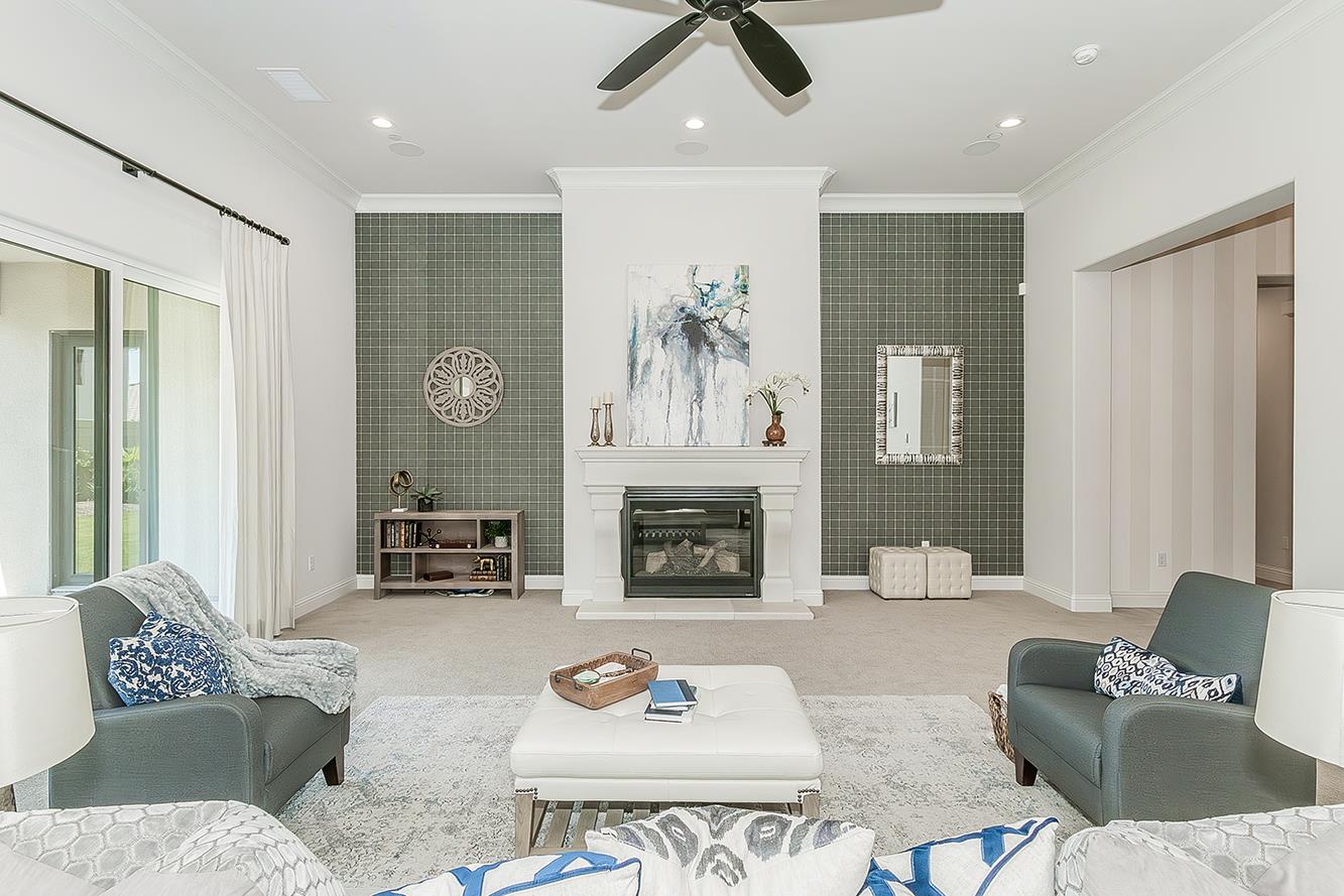 11609 N Sandy Par Dr, Fresno, CA 93730