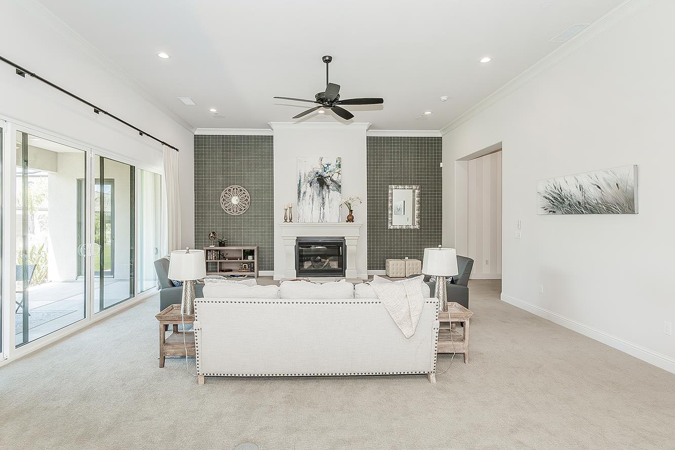 11609 N Sandy Par Dr, Fresno, CA 93730