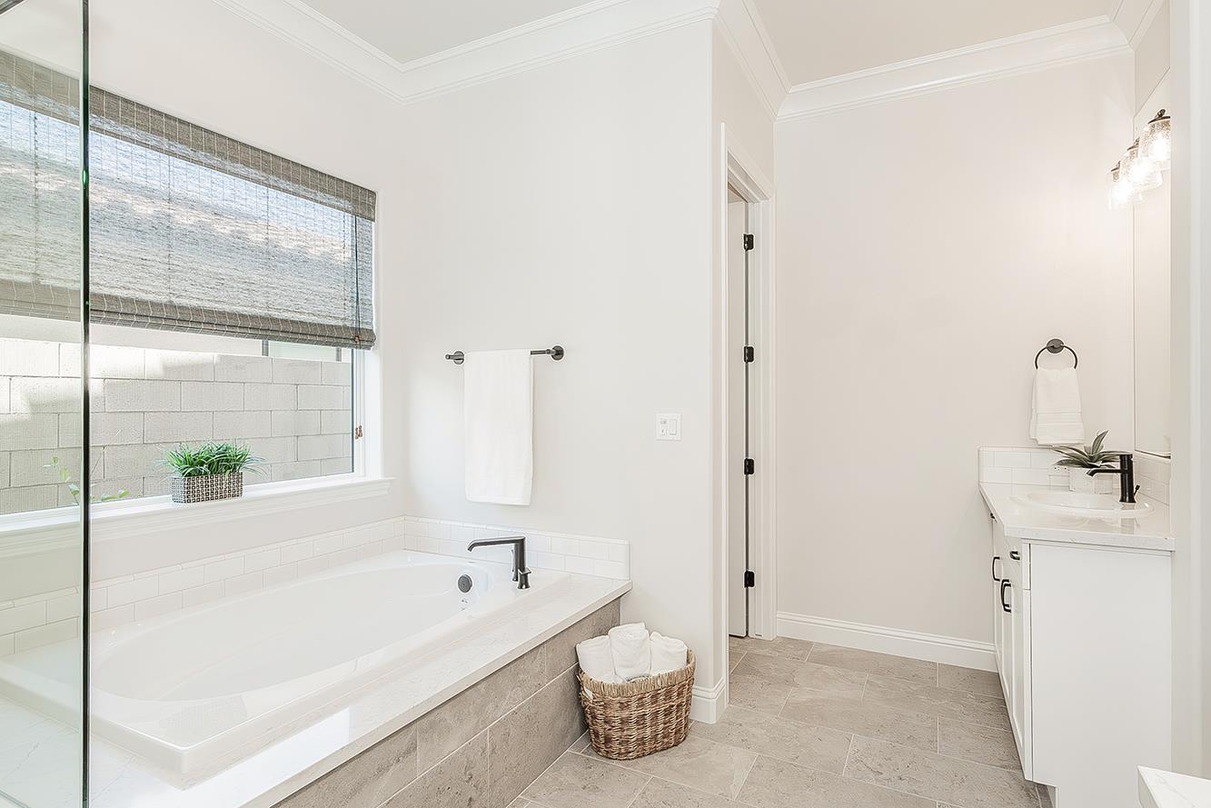 11609 N Sandy Par Dr, Fresno, CA 93730