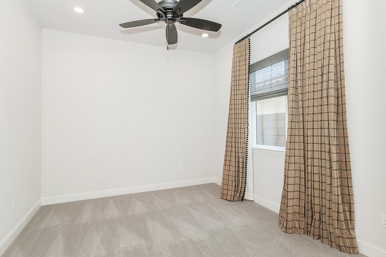11609 N Sandy Par Dr, Fresno, CA 93730