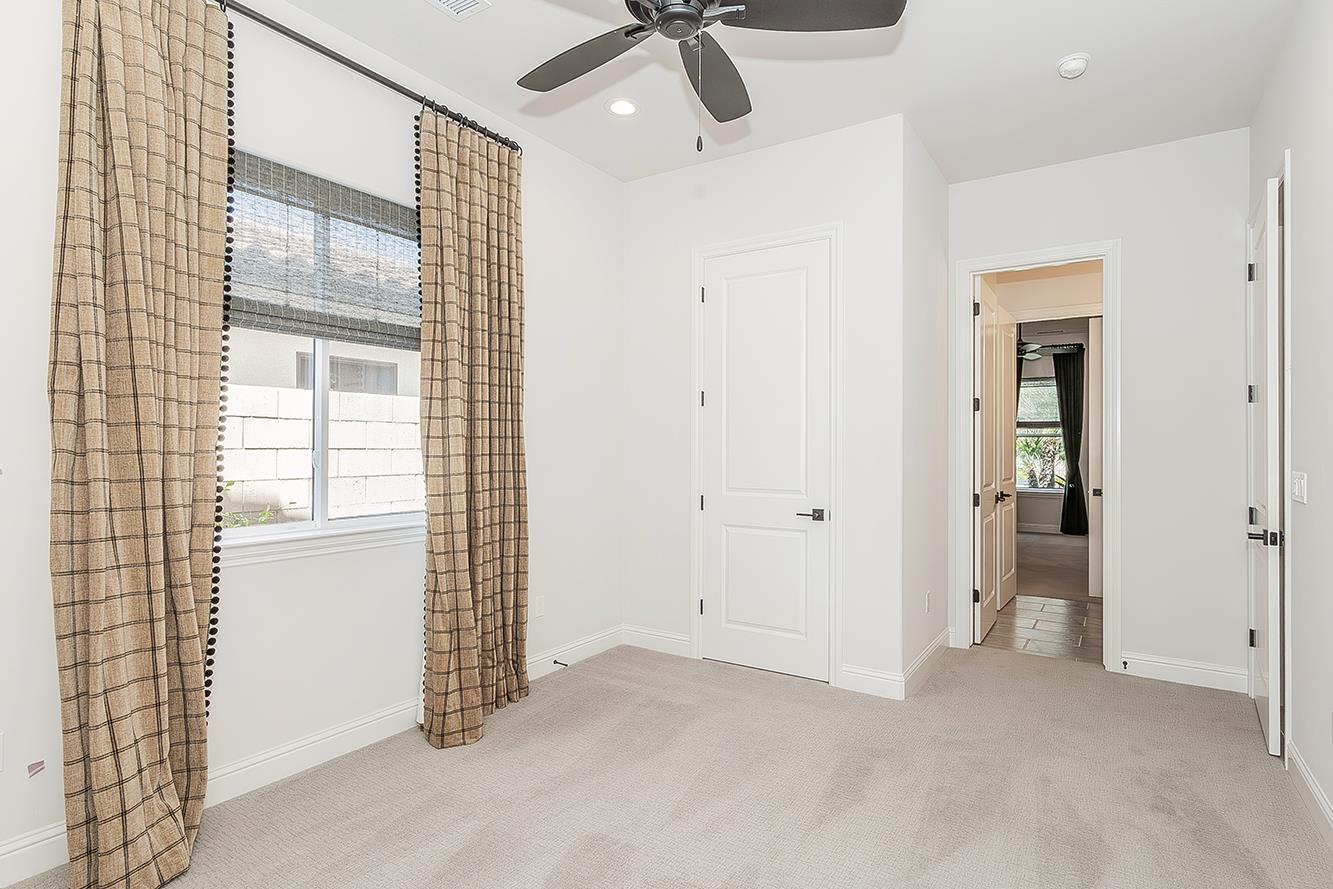 11609 N Sandy Par Dr, Fresno, CA 93730