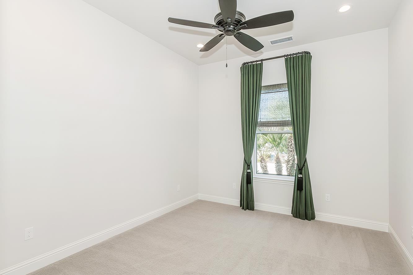11609 N Sandy Par Dr, Fresno, CA 93730