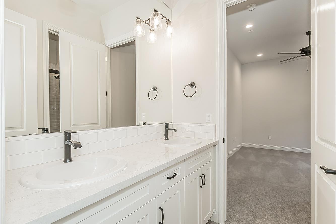 11609 N Sandy Par Dr, Fresno, CA 93730