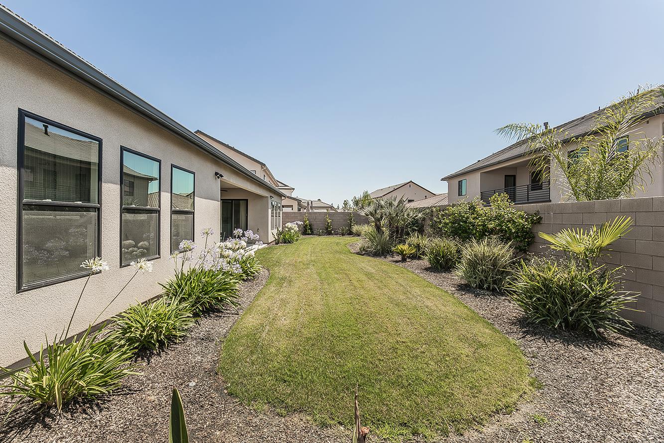 11609 N Sandy Par Dr, Fresno, CA 93730