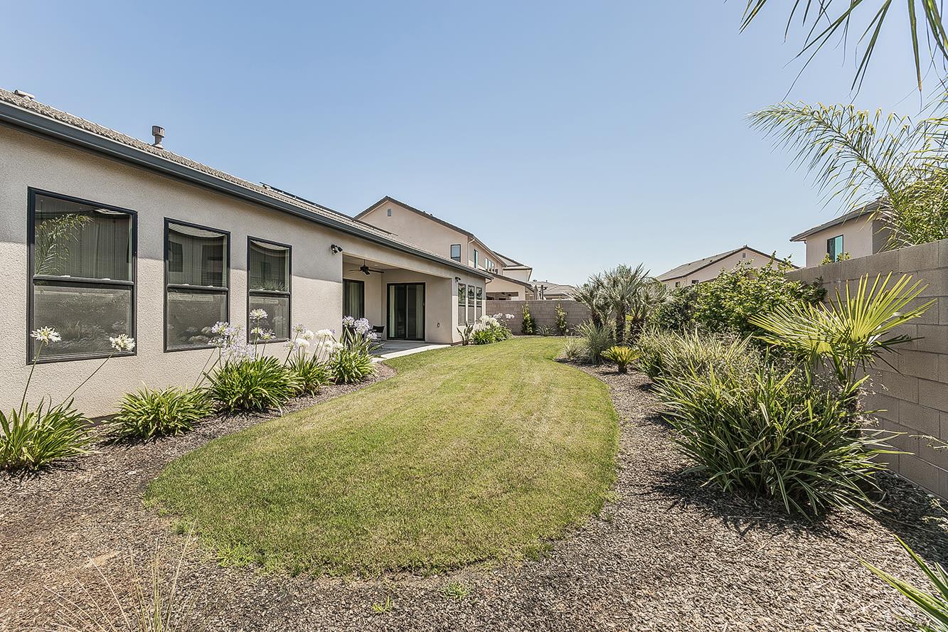 11609 N Sandy Par Dr, Fresno, CA 93730