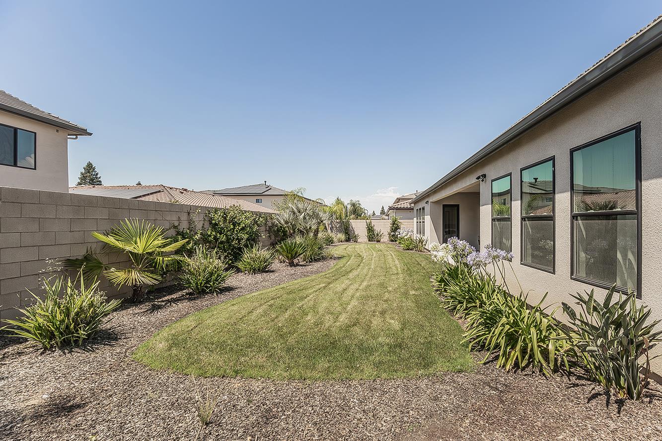 11609 N Sandy Par Dr, Fresno, CA 93730