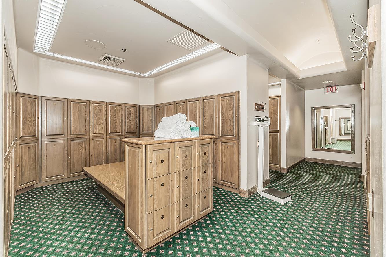 11609 N Sandy Par Dr, Fresno, CA 93730