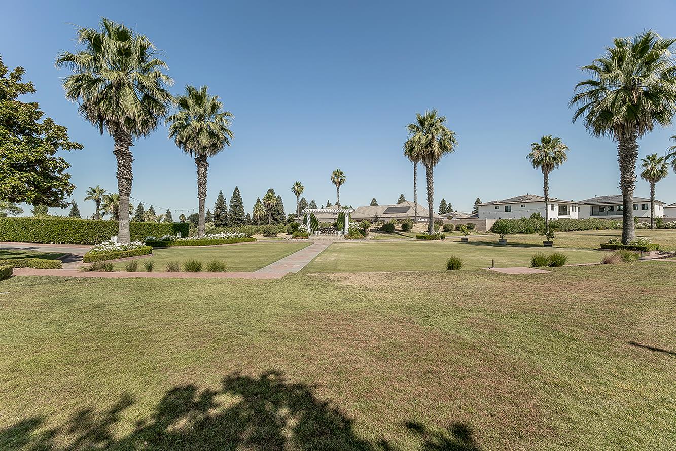 11609 N Sandy Par Dr, Fresno, CA 93730