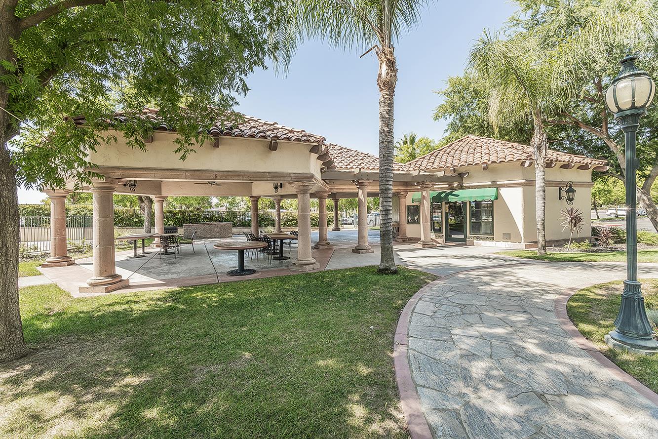 11609 N Sandy Par Dr, Fresno, CA 93730