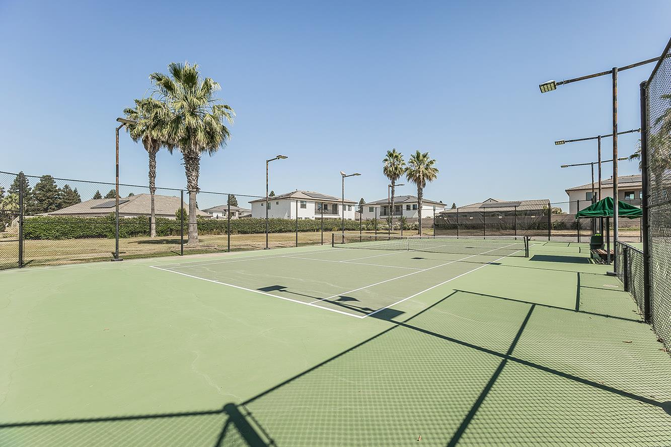 11609 N Sandy Par Dr, Fresno, CA 93730
