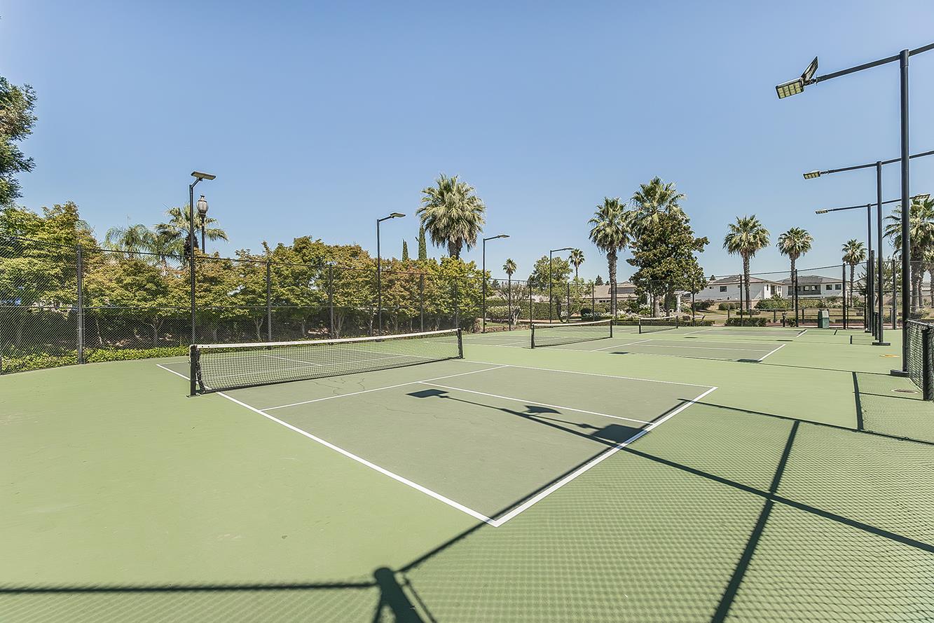 11609 N Sandy Par Dr, Fresno, CA 93730