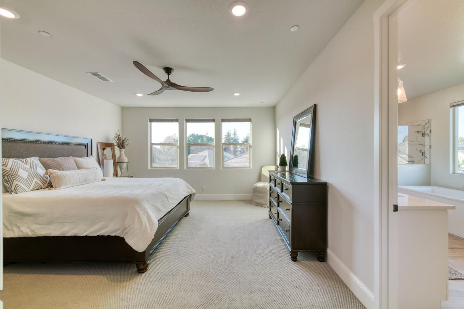 2308 E Mazie Ave, Fresno, CA 93730