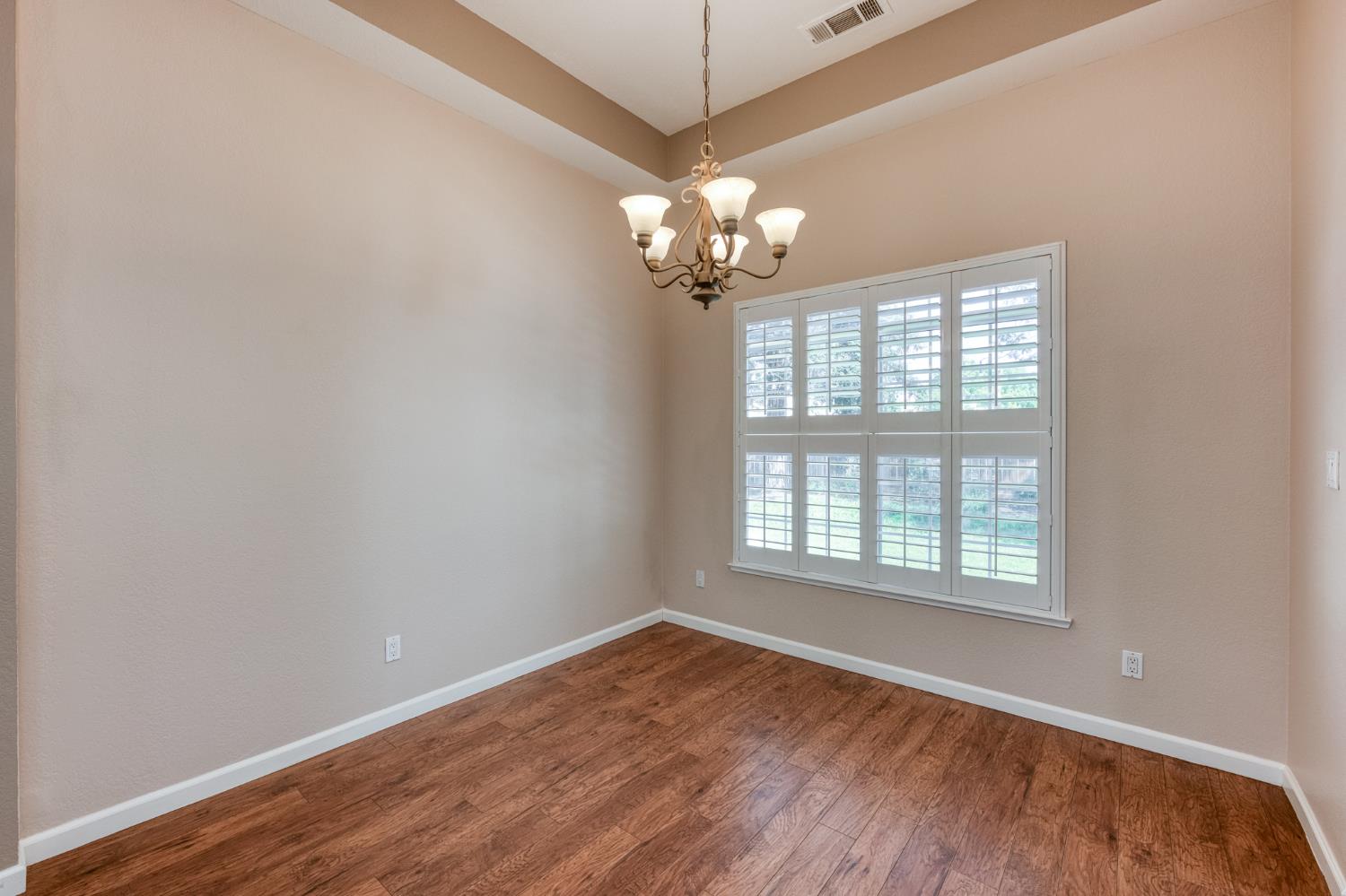 2078 E Pinedale Ave, Fresno, CA 93720