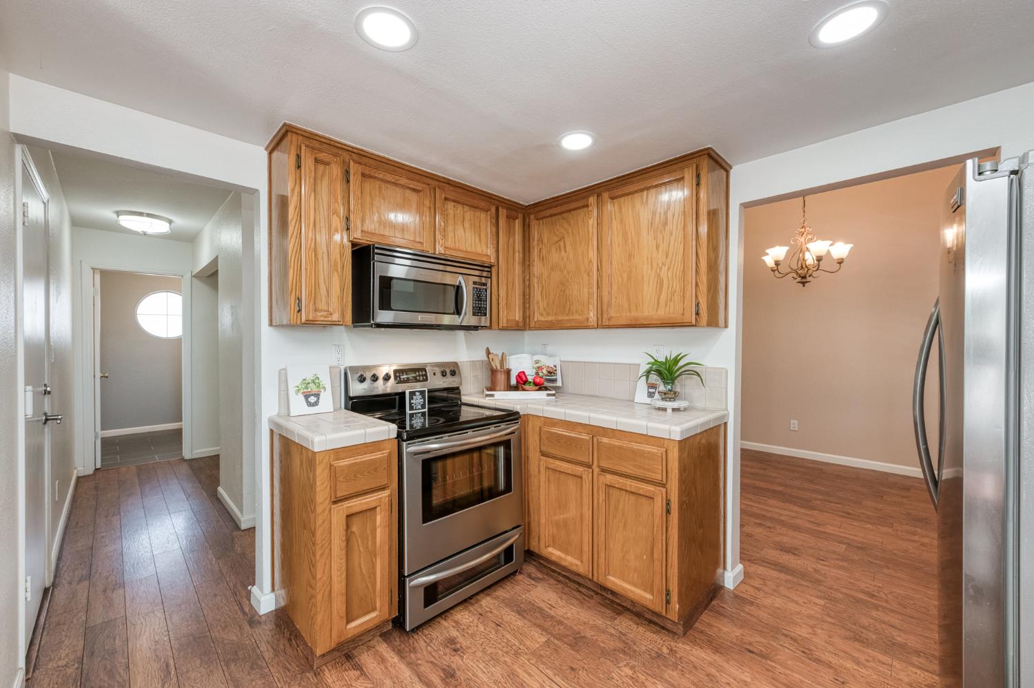 2078 E Pinedale Ave, Fresno, CA 93720