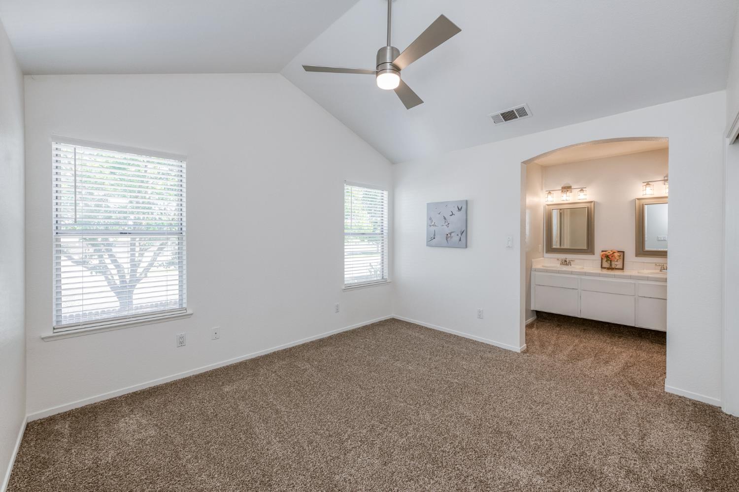 2078 E Pinedale Ave, Fresno, CA 93720
