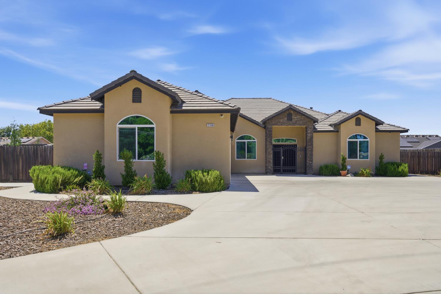 2308 S Minnewawa Ave, Fresno, CA 93727
