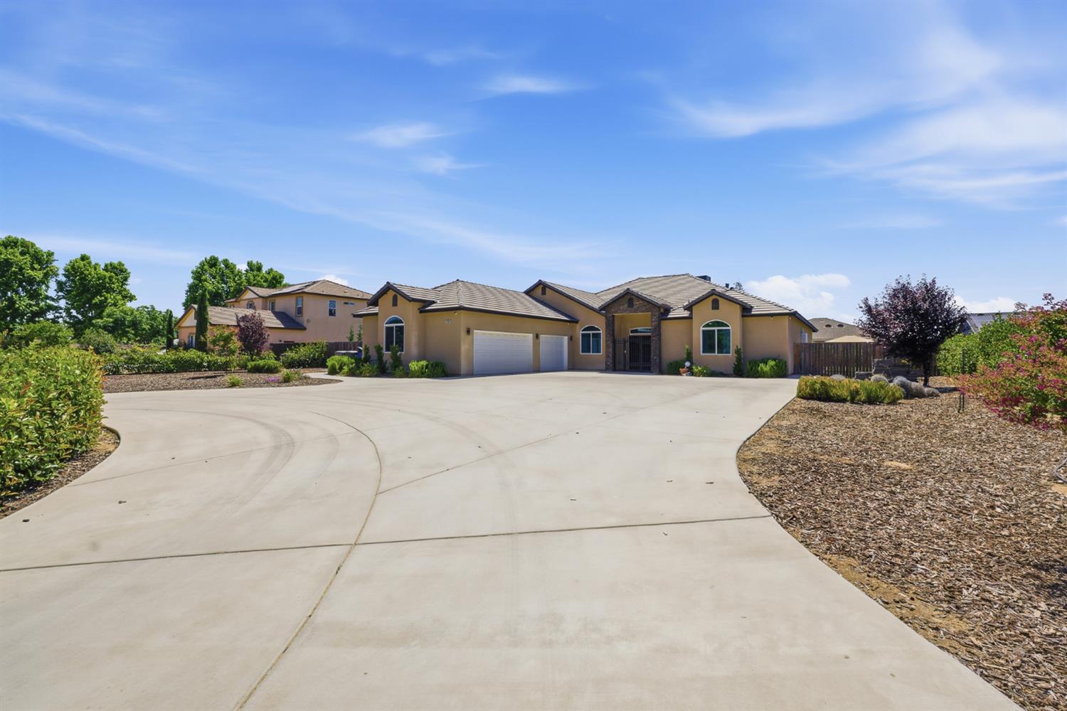 2308 S Minnewawa Ave, Fresno, CA 93727