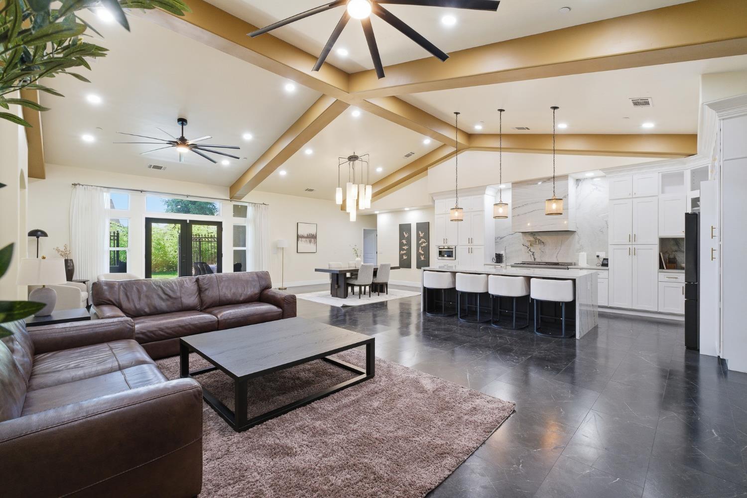 2308 S Minnewawa Ave, Fresno, CA 93727