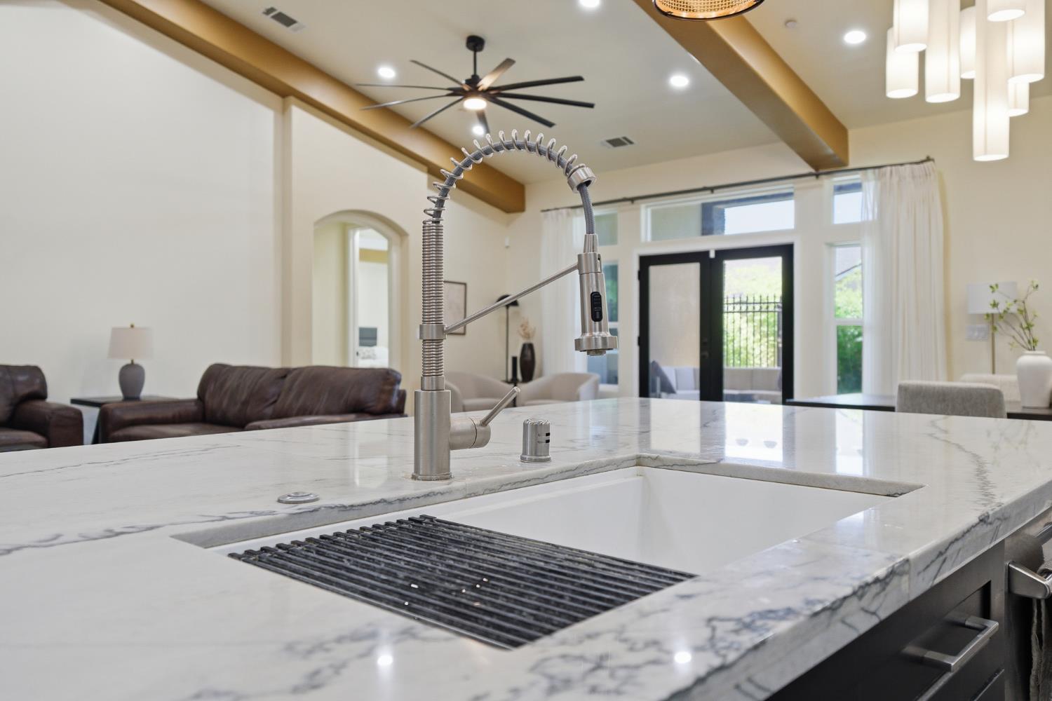 2308 S Minnewawa Ave, Fresno, CA 93727