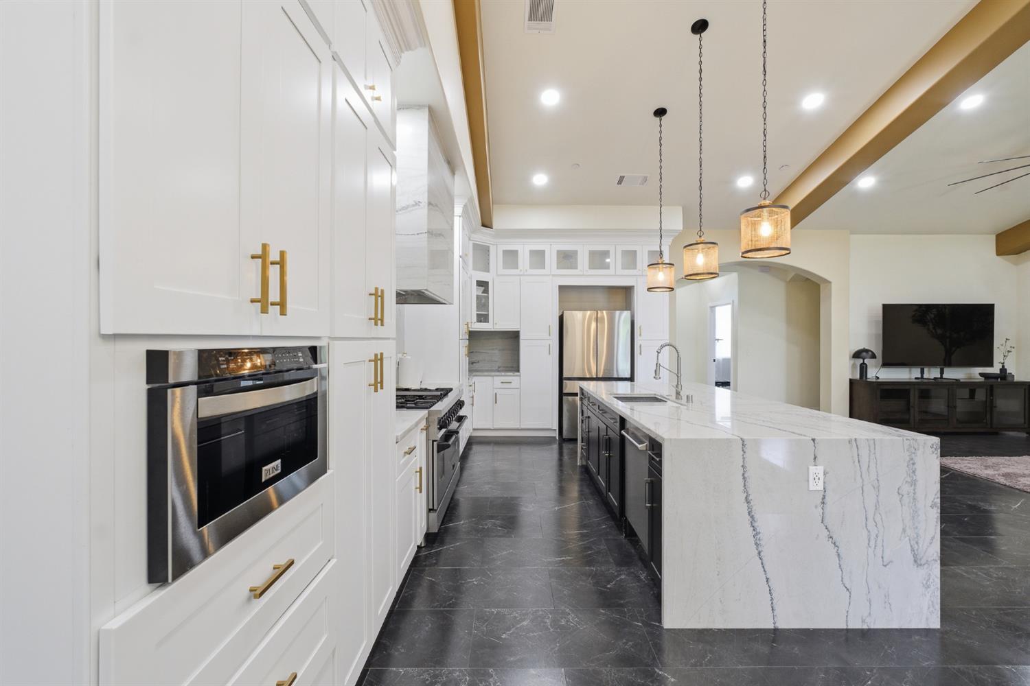 2308 S Minnewawa Ave, Fresno, CA 93727