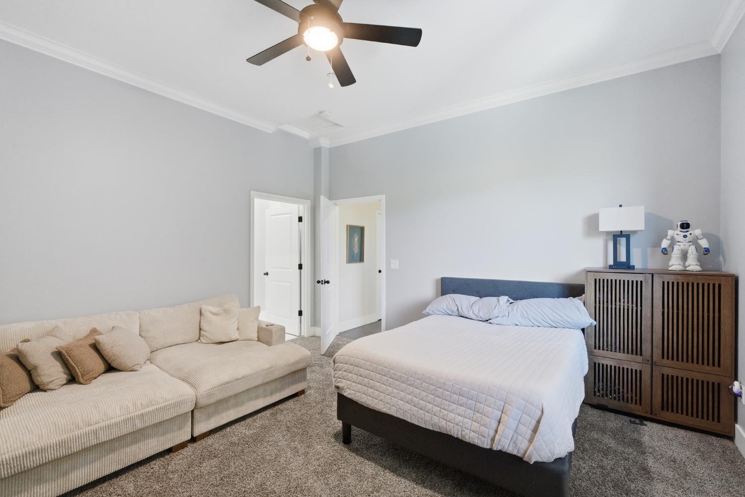 2308 S Minnewawa Ave, Fresno, CA 93727
