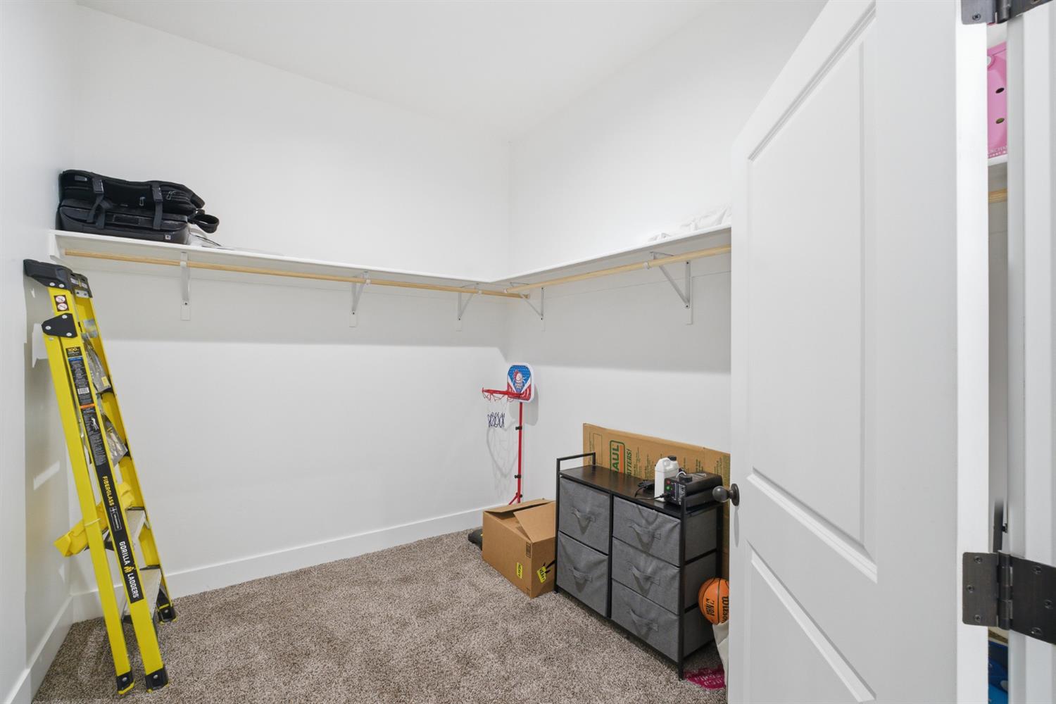 2308 S Minnewawa Ave, Fresno, CA 93727