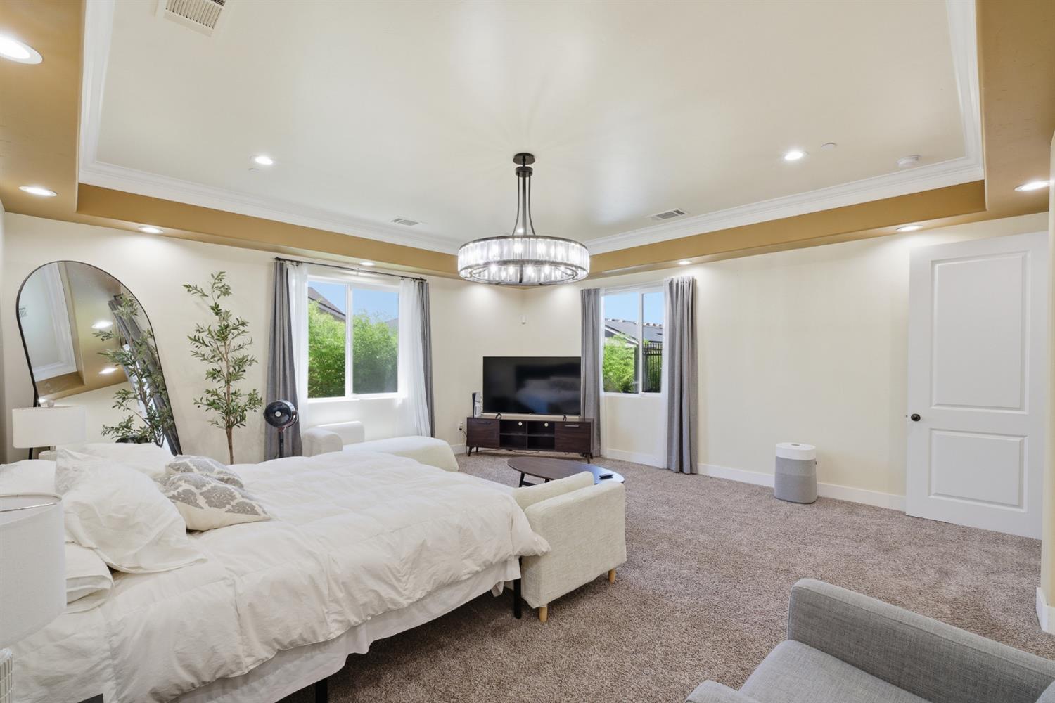 2308 S Minnewawa Ave, Fresno, CA 93727